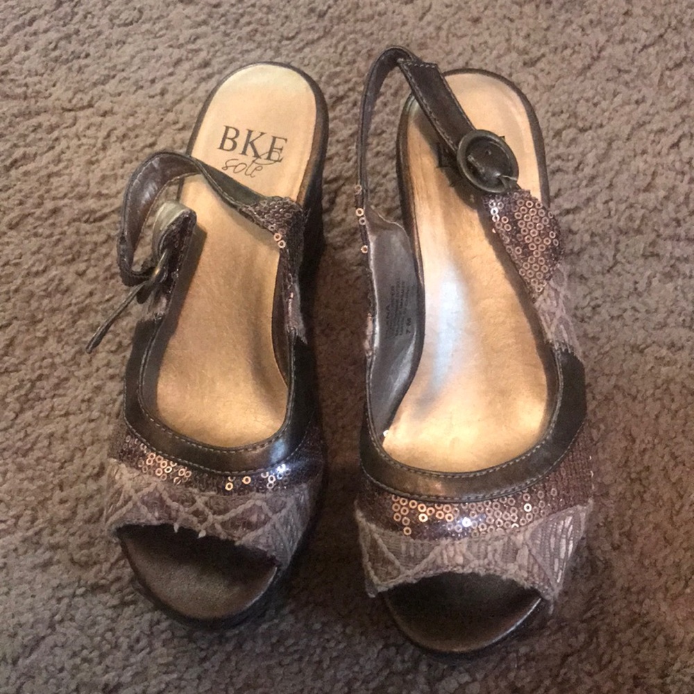 BKE brown wedges